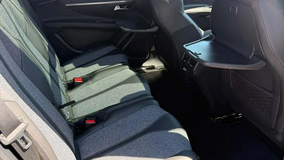 PEUGEOT 5008 -