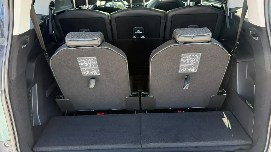 PEUGEOT 5008 -