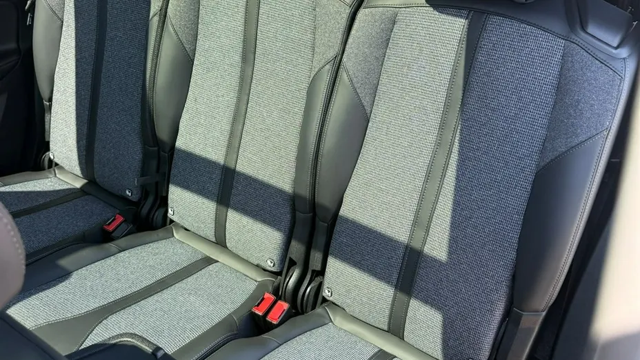 PEUGEOT 5008 -