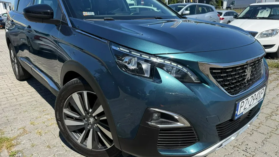 PEUGEOT 5008 -