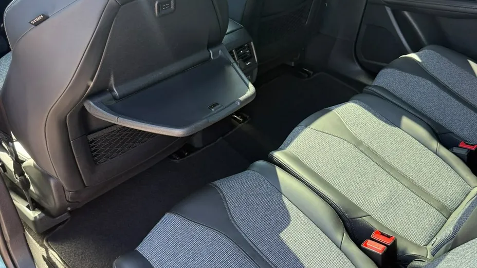 PEUGEOT 5008 -