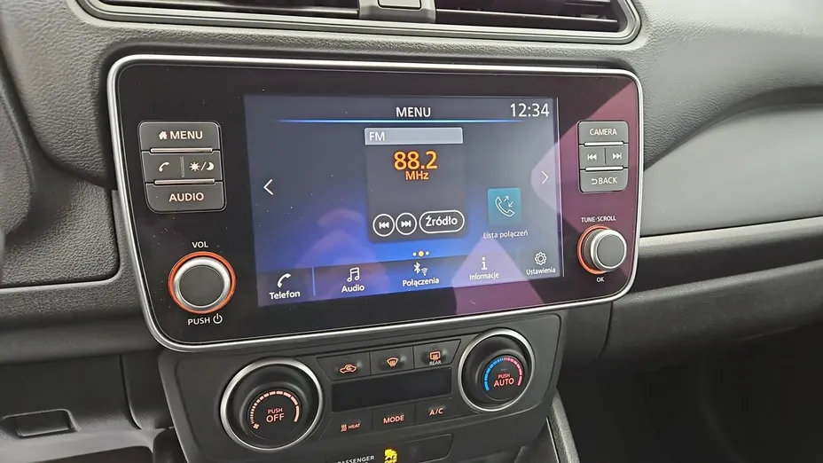 NISSAN Leaf -