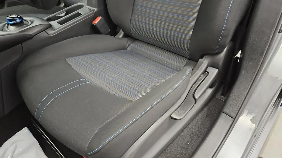 NISSAN Leaf -