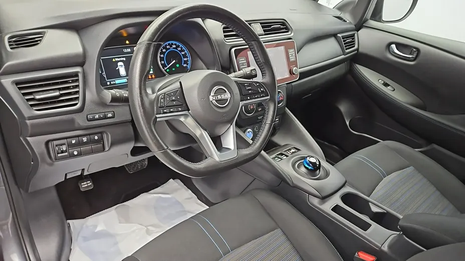 NISSAN Leaf -
