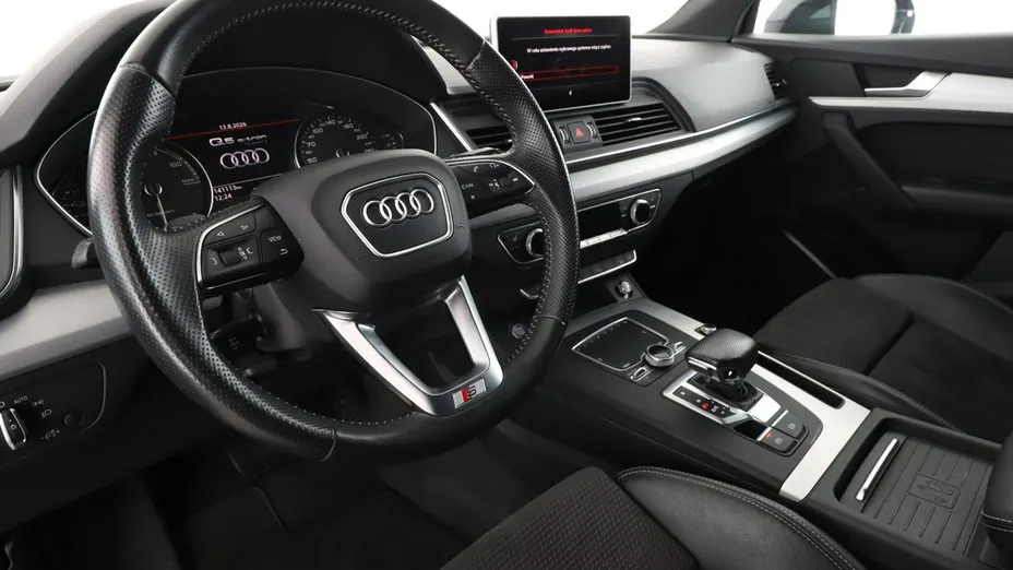 AUDI Q5 -