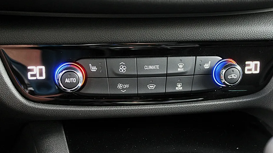 OPEL Insignia -