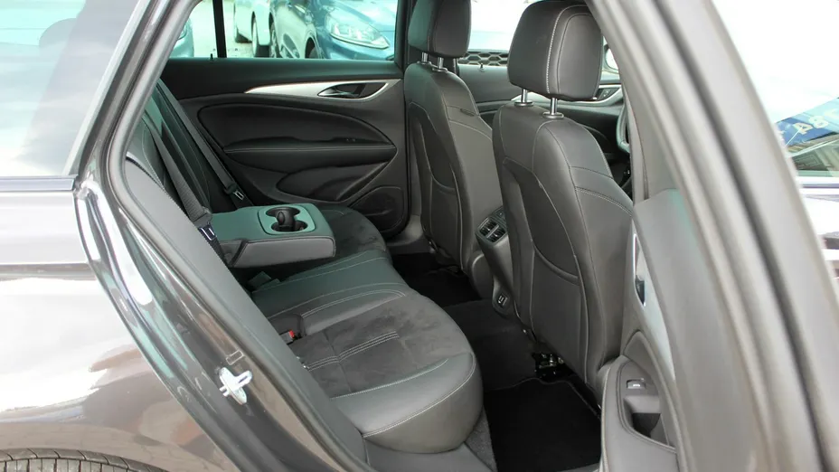 OPEL Insignia -