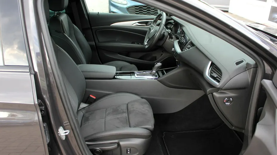 OPEL Insignia -