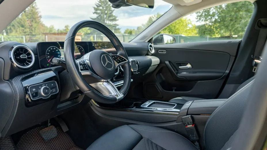 MERCEDES-BENZ CLA -