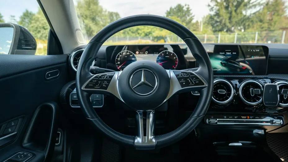 MERCEDES-BENZ CLA -