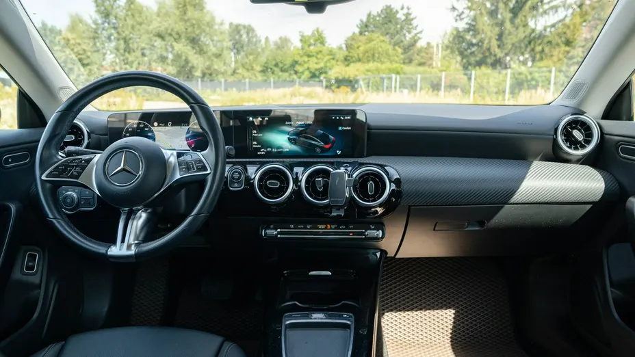 MERCEDES-BENZ CLA -
