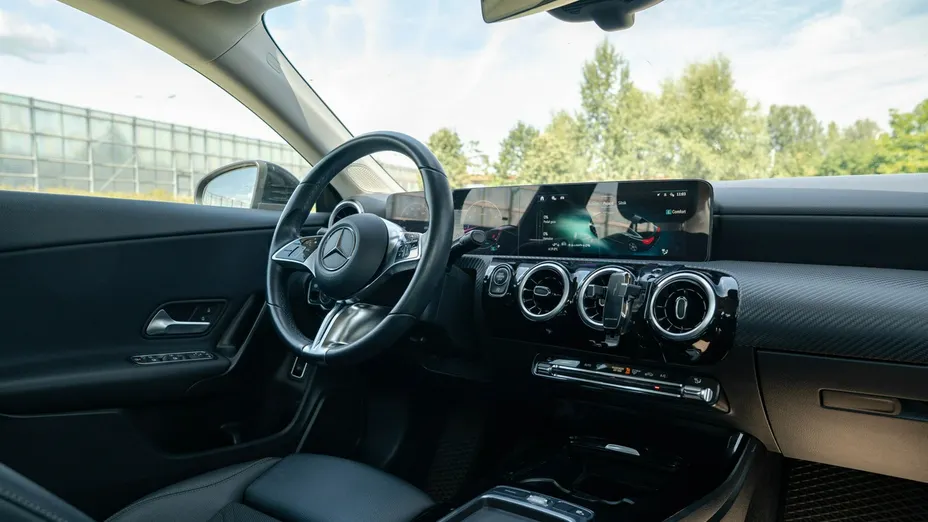 MERCEDES-BENZ CLA -
