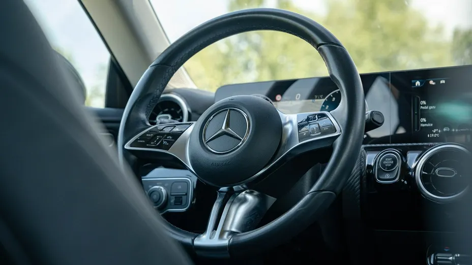 MERCEDES-BENZ CLA -