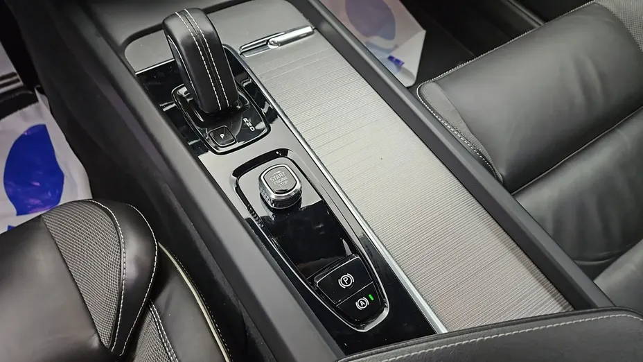 VOLVO V60 -