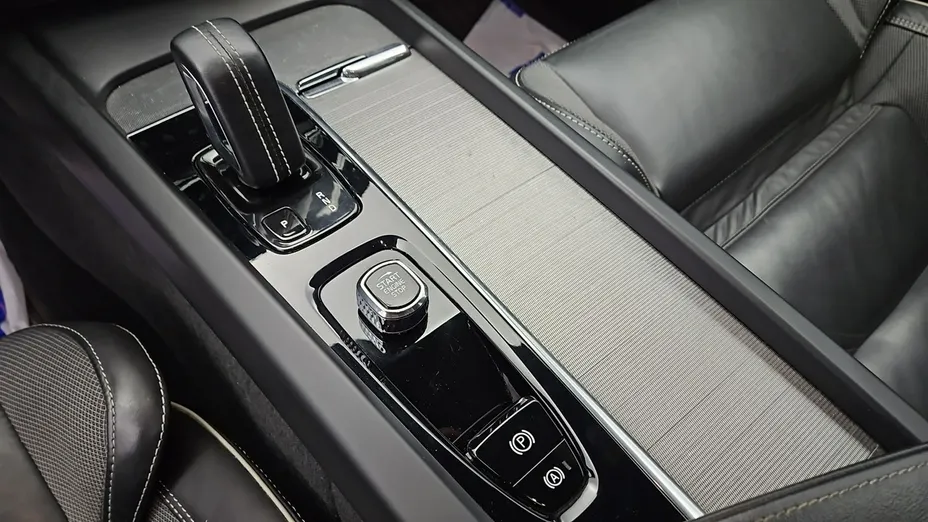 VOLVO V60 -