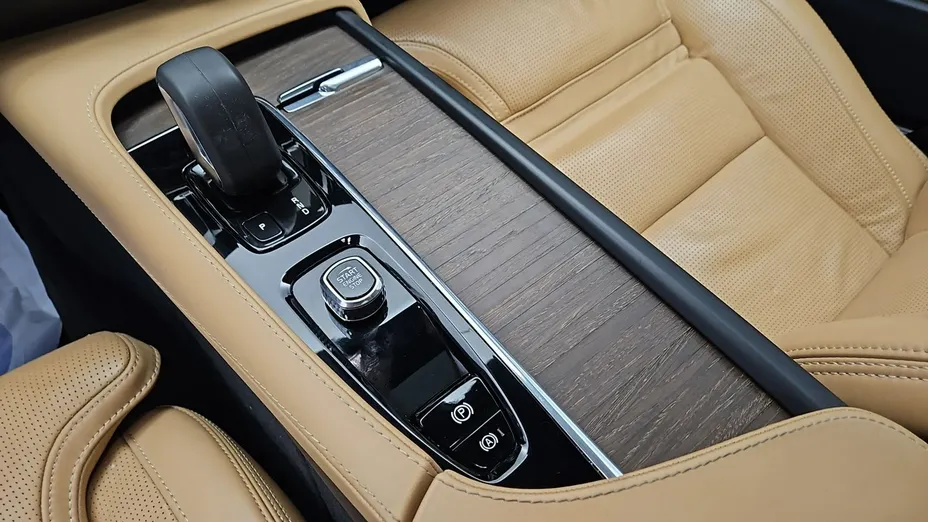 VOLVO V90 -