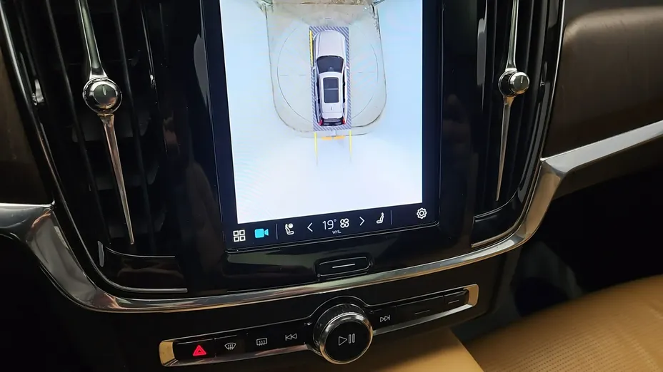 VOLVO V90 -