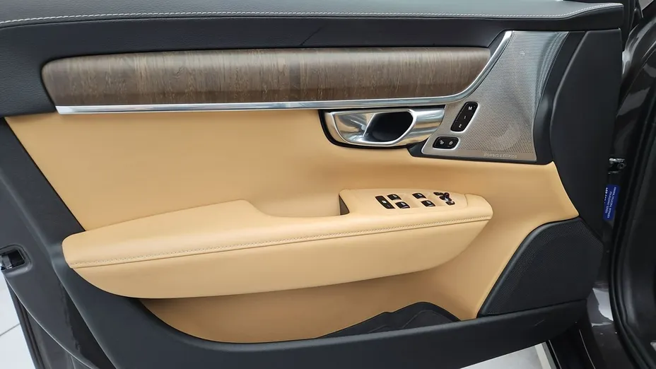 VOLVO V90 -