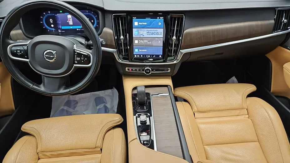 VOLVO V90 -