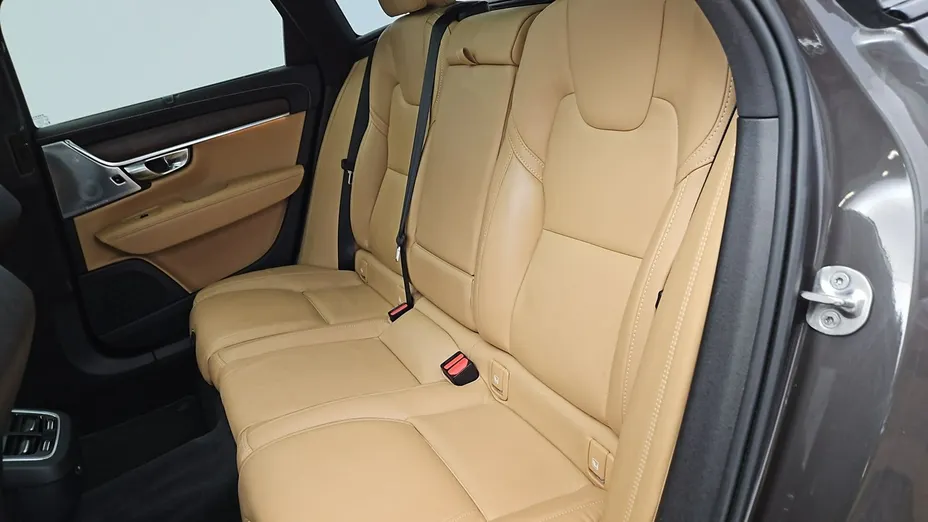 VOLVO V90 -