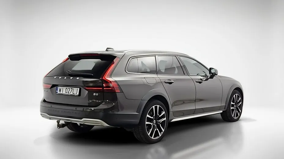 VOLVO V90 -