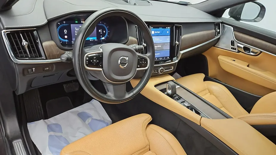 VOLVO V90 -