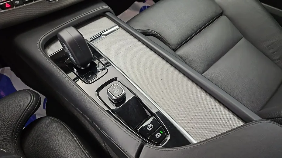 VOLVO XC90 -