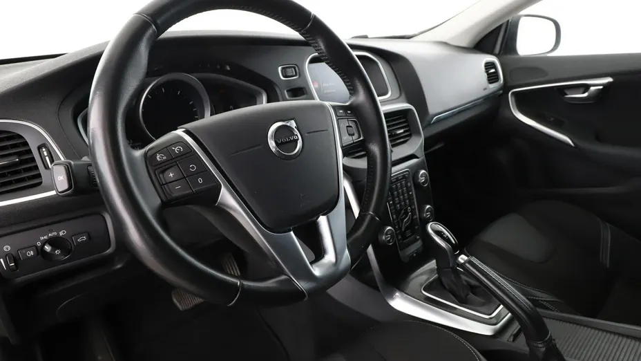 VOLVO V40 -