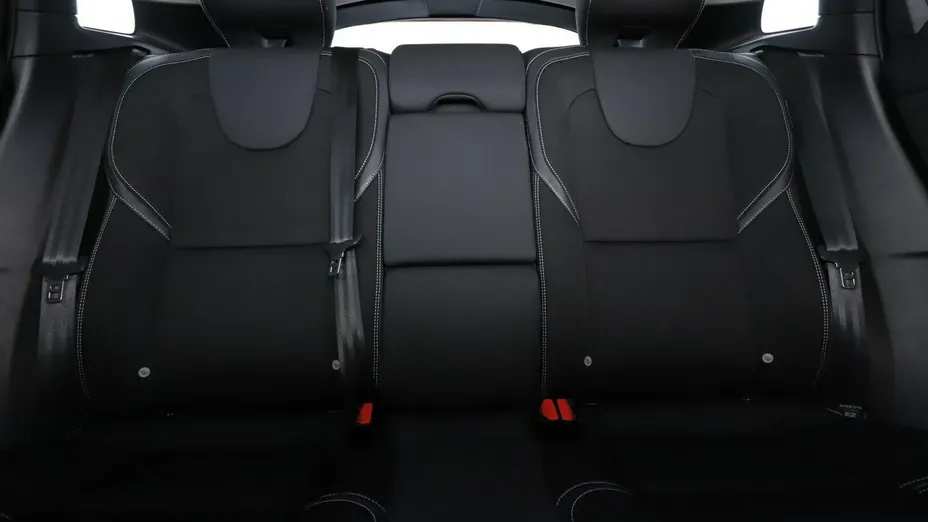 VOLVO V40 -