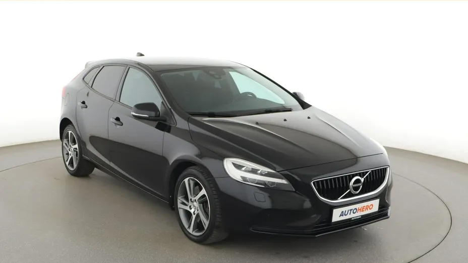 VOLVO V40 -
