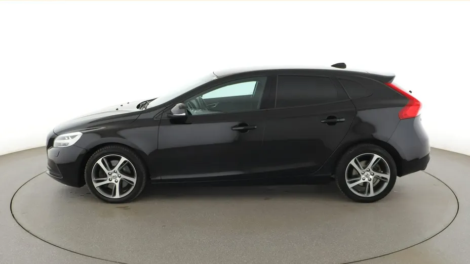 VOLVO V40 -