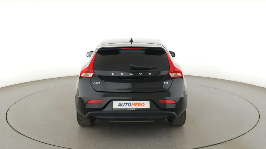 VOLVO V40 -
