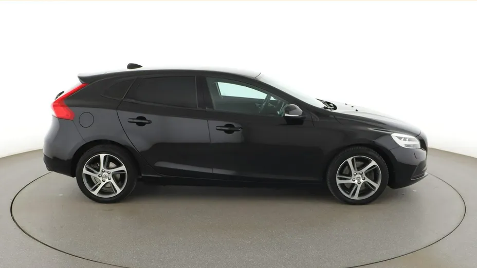 VOLVO V40 -