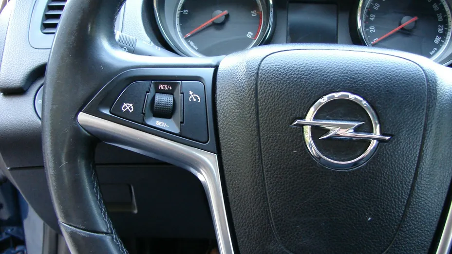 OPEL Insignia -