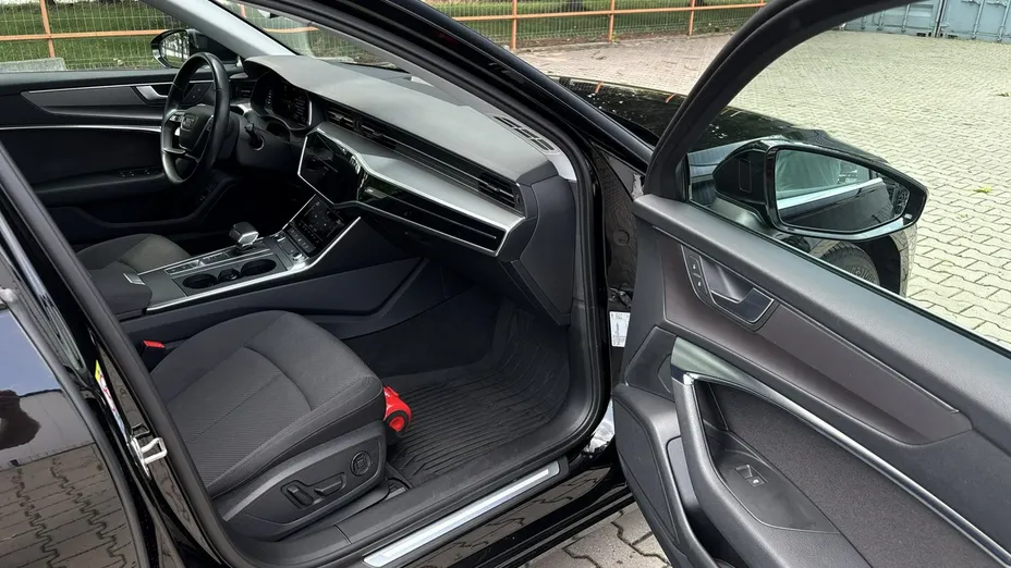 AUDI A6 -