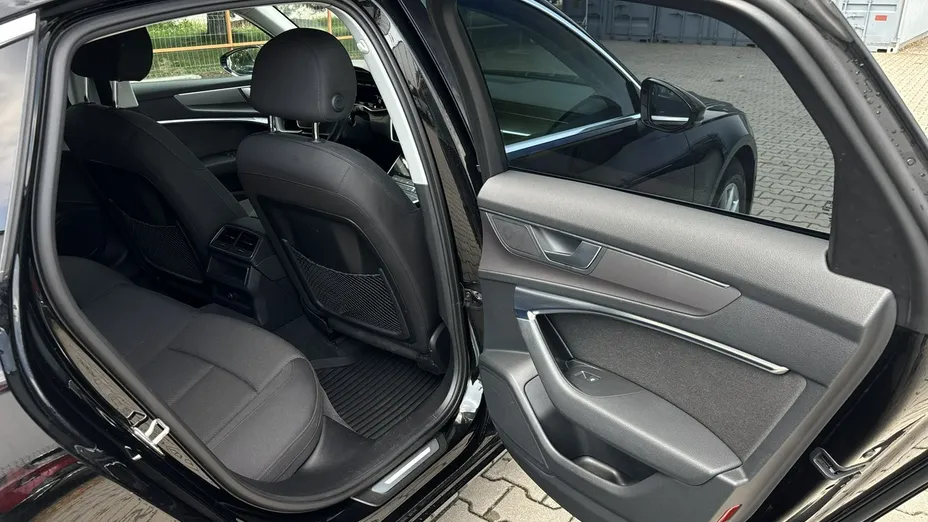 AUDI A6 -