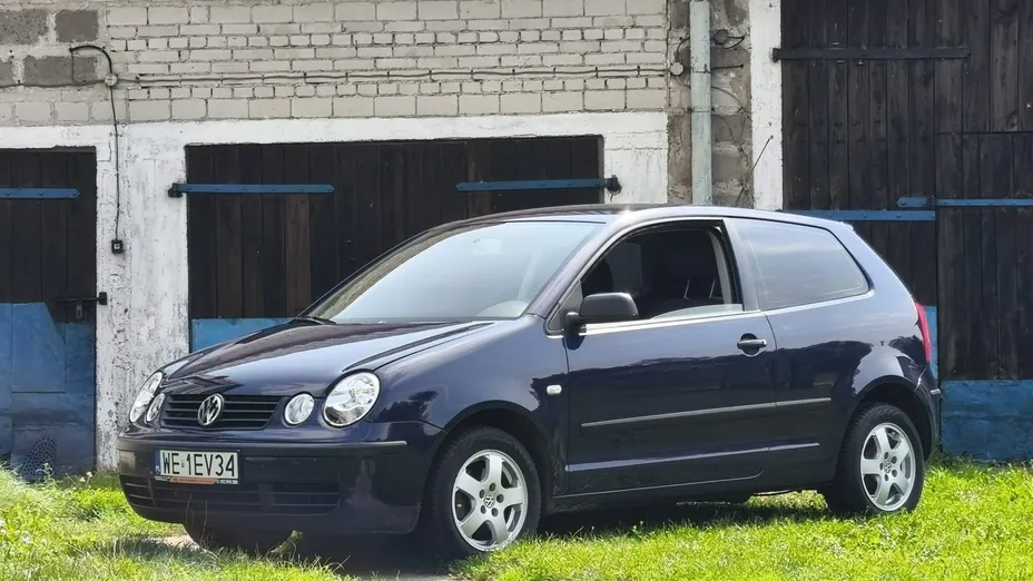 VOLKSWAGEN Polo -