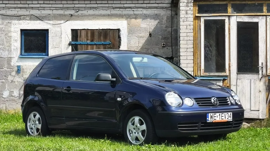 VOLKSWAGEN Polo -