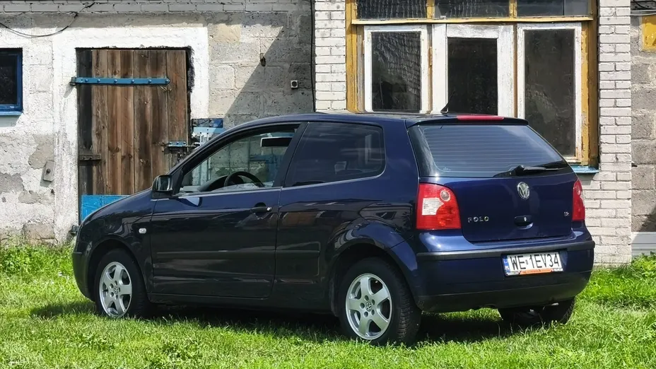 VOLKSWAGEN Polo -