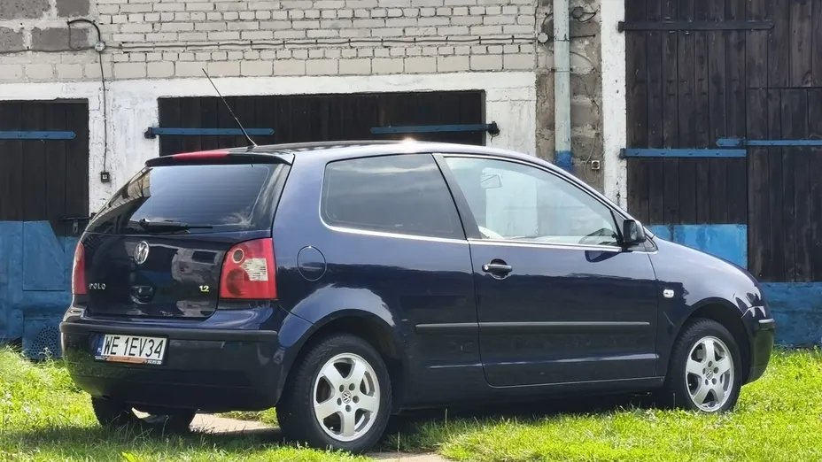 VOLKSWAGEN Polo -