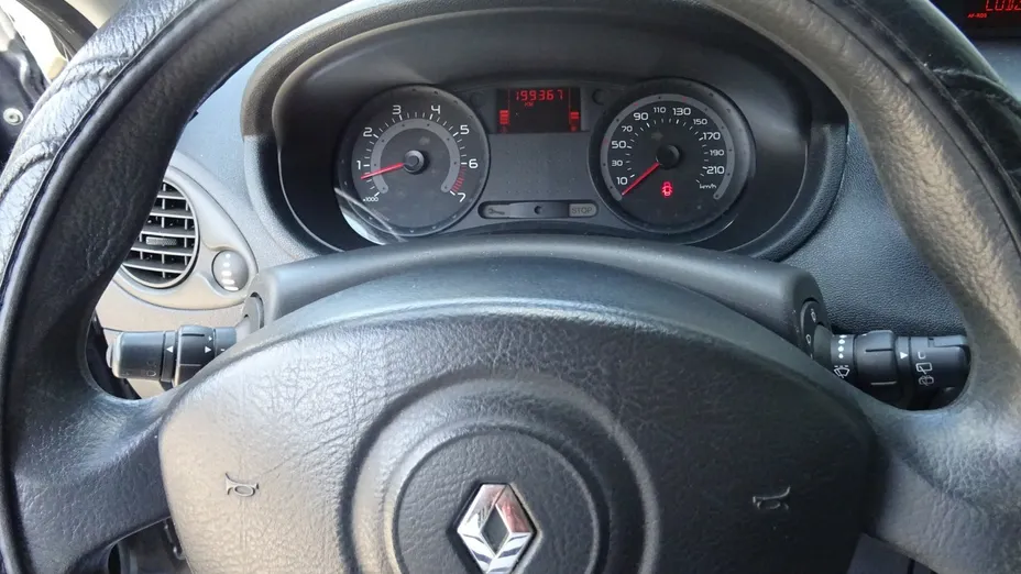 RENAULT Clio -