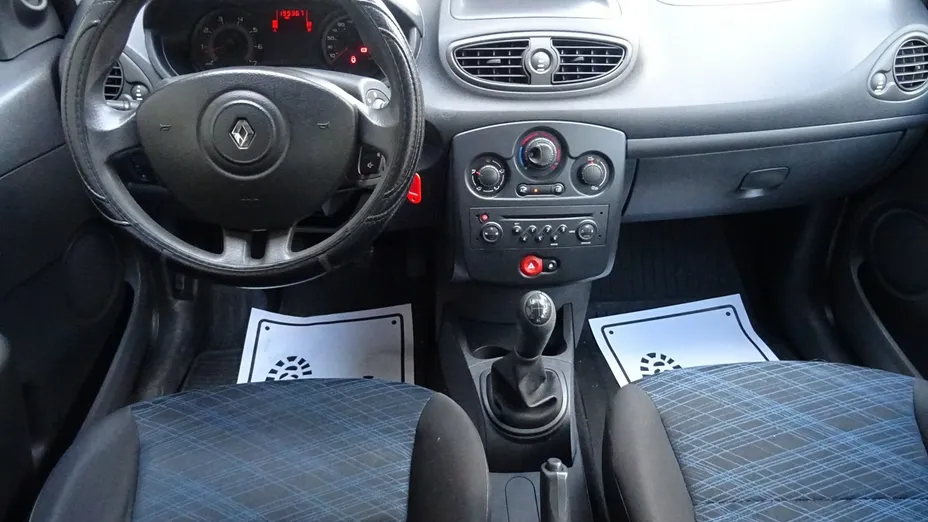 RENAULT Clio -