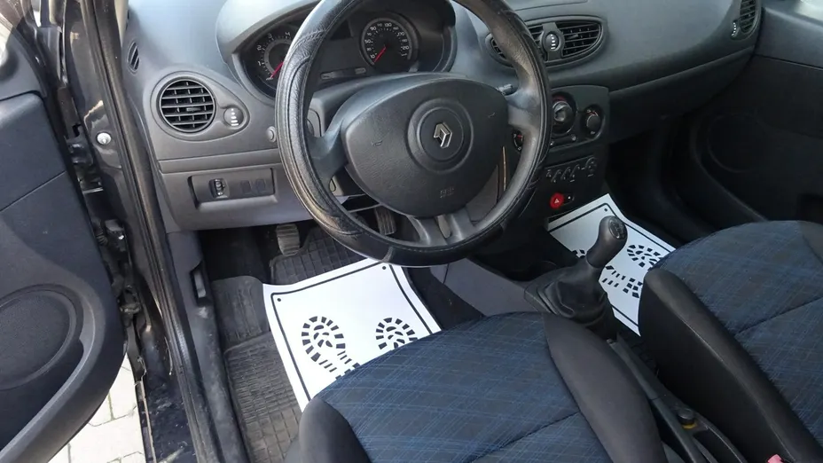 RENAULT Clio -