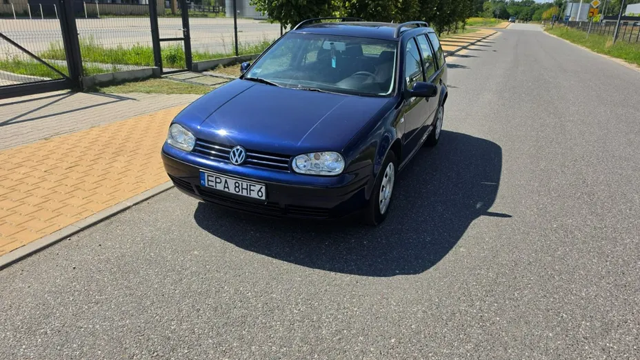 VOLKSWAGEN Golf -