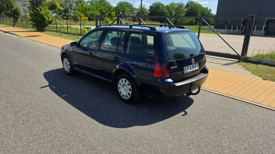 VOLKSWAGEN Golf -