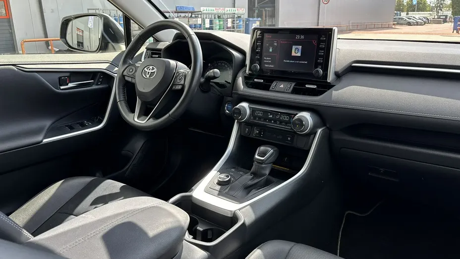 TOYOTA RAV4 -