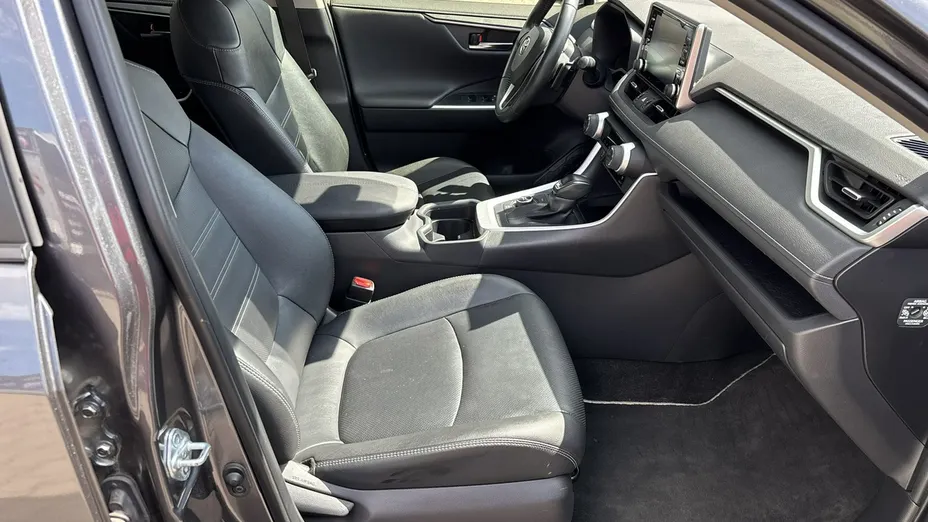 TOYOTA RAV4 -