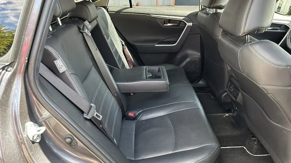TOYOTA RAV4 -