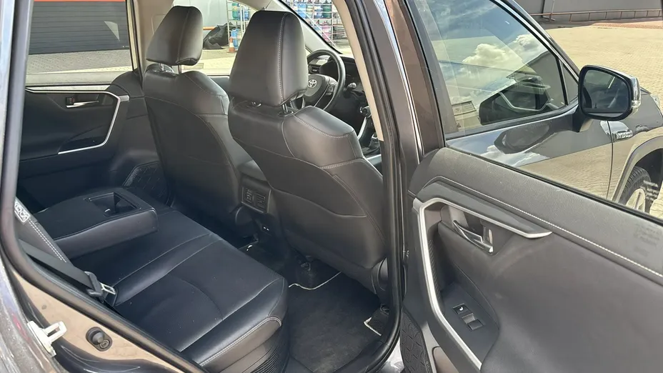 TOYOTA RAV4 -