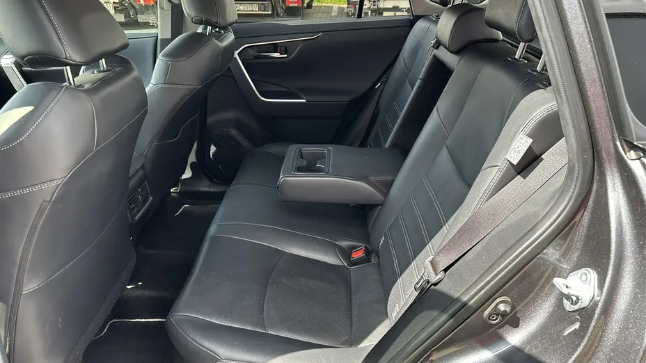 TOYOTA RAV4 -